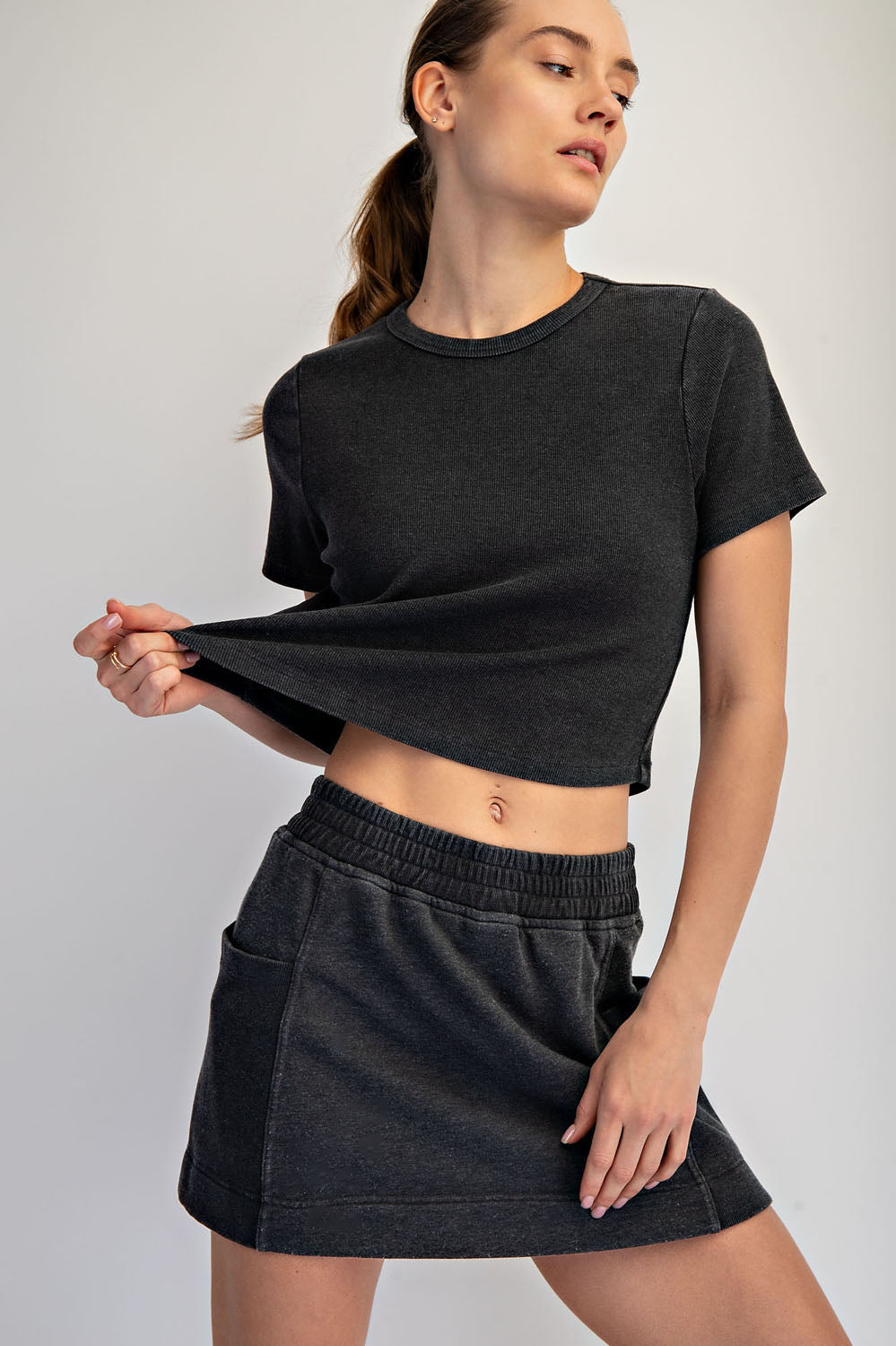 MINERAL WASHED COTTON RIB CROPPED TEE