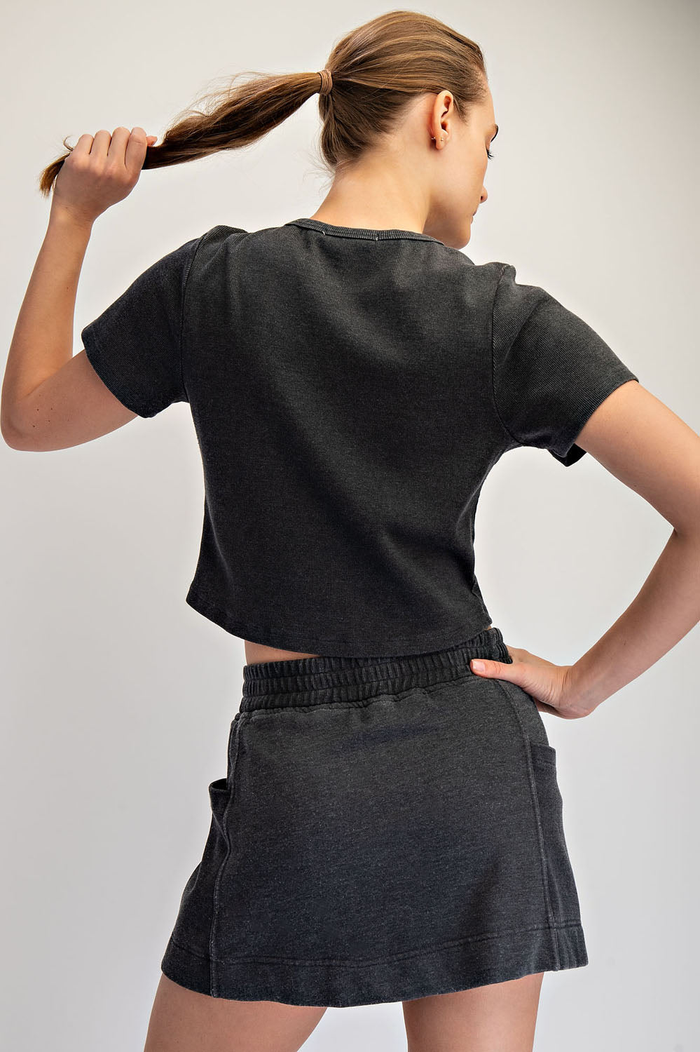 MINERAL WASHED COTTON RIB CROPPED TEE