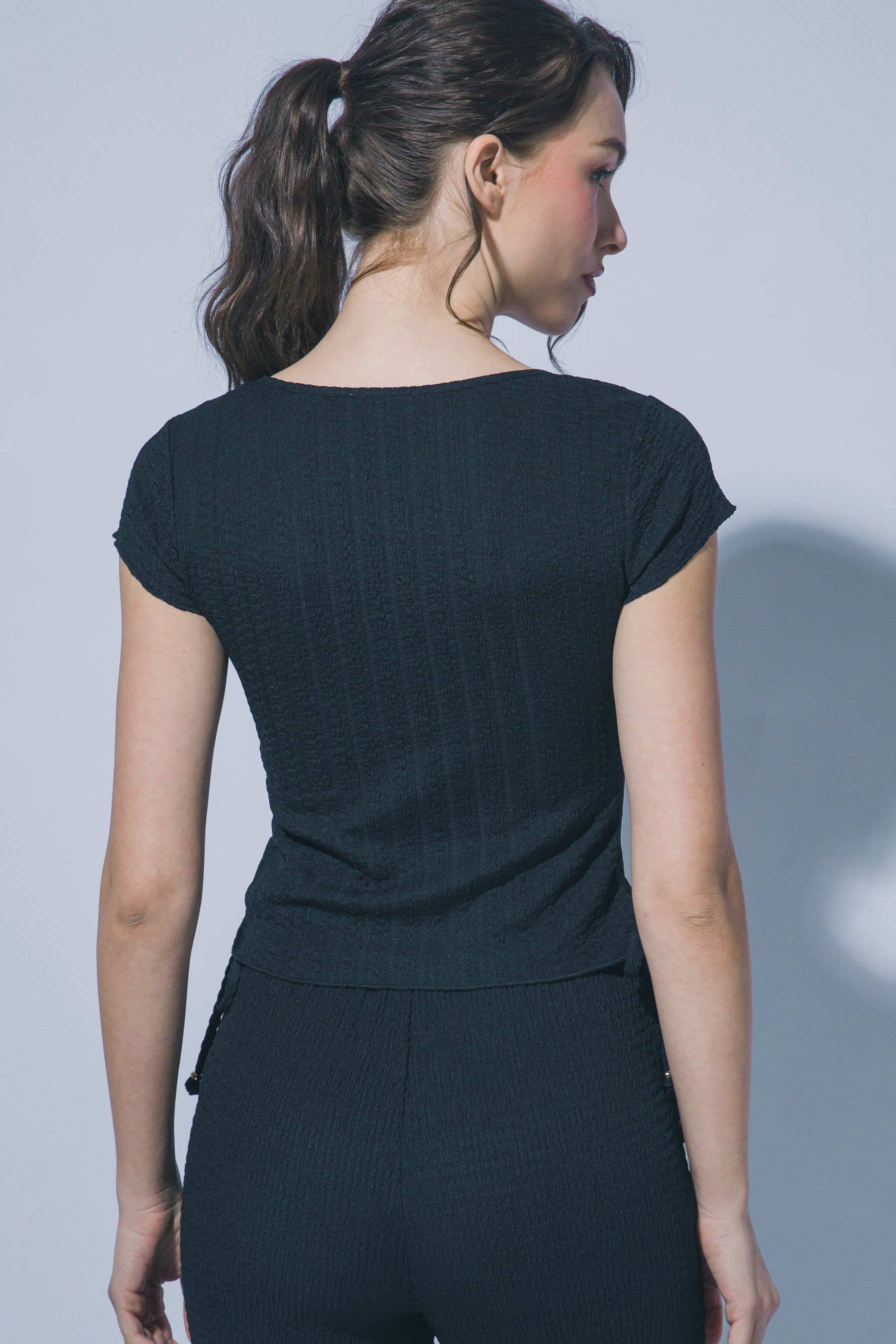 BUTTON DOWN TEXTURED TOP