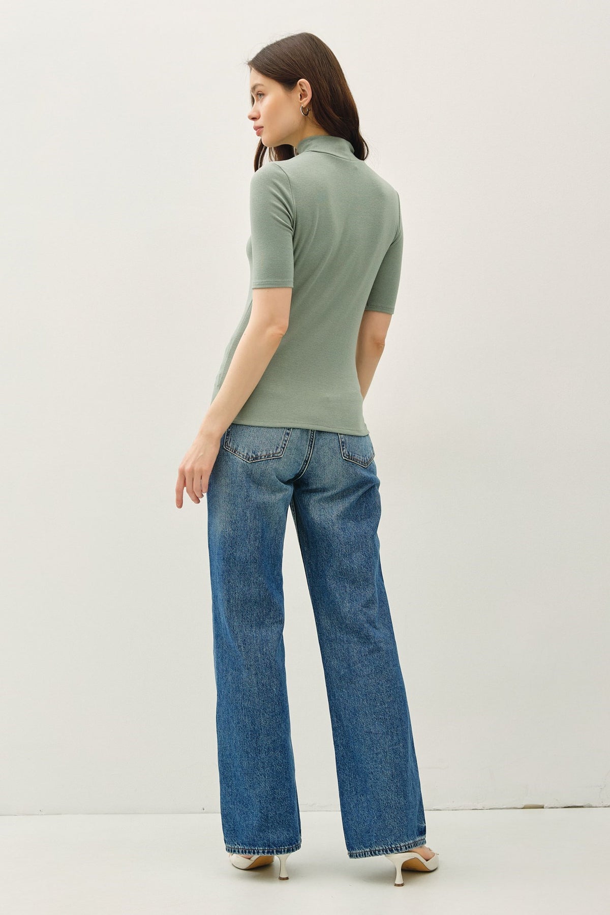 HALF SLEEVES MOCK NECK TOP
