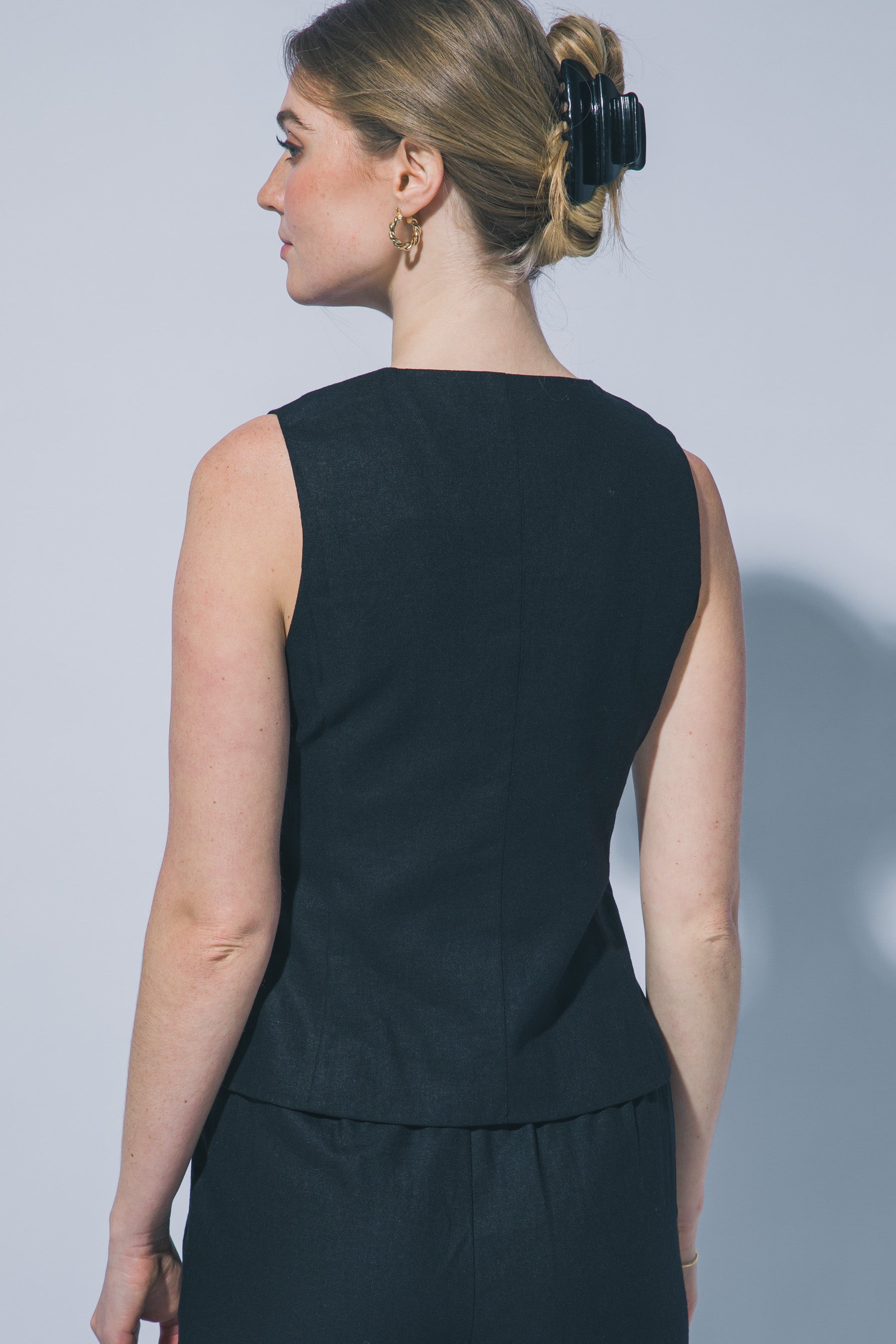 FRONT SLIT CREW NECK LINEN VEST