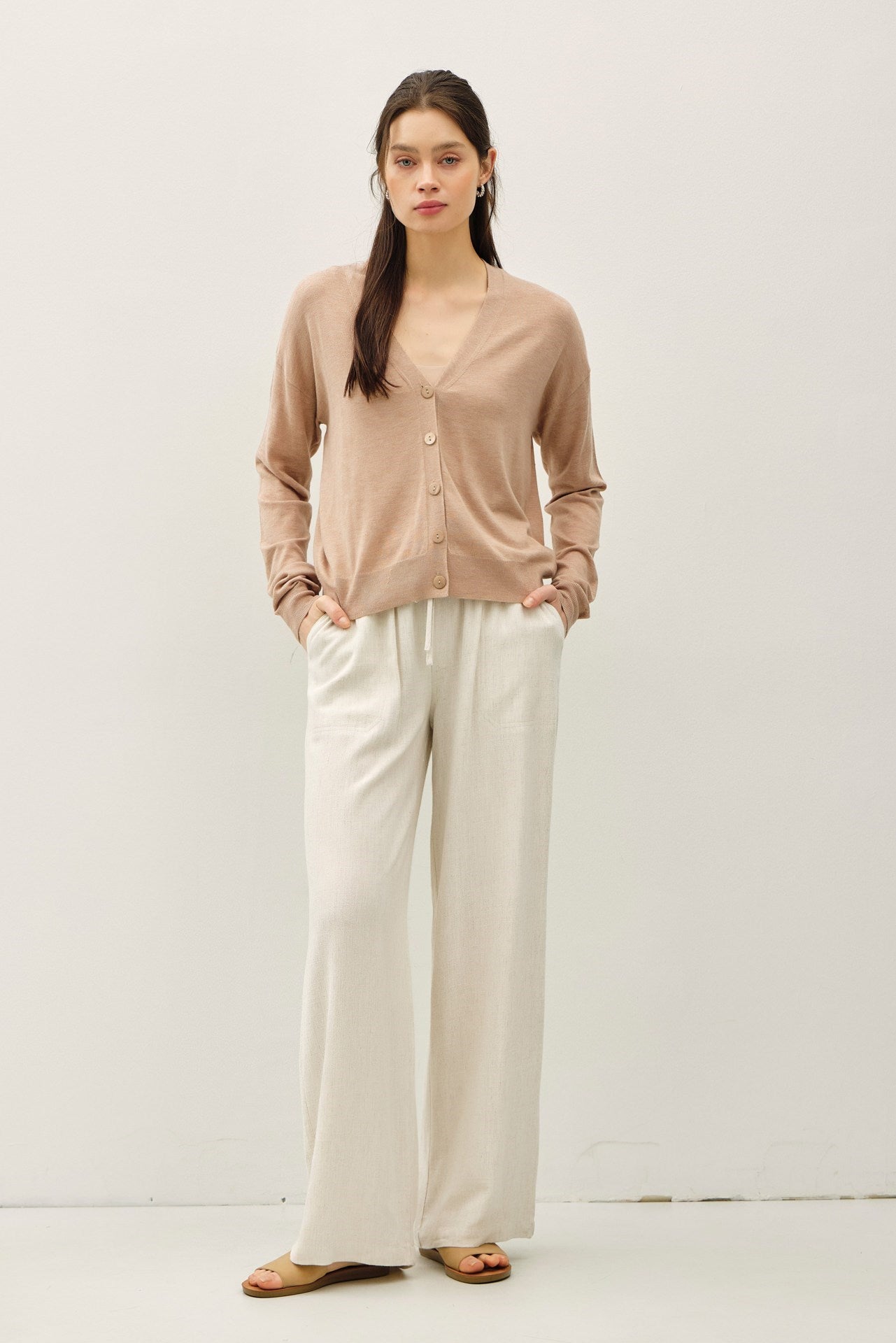 CASHMERE BLENDED ULTRA LIGHWEIGHT CLASSIC CARDIGAN
