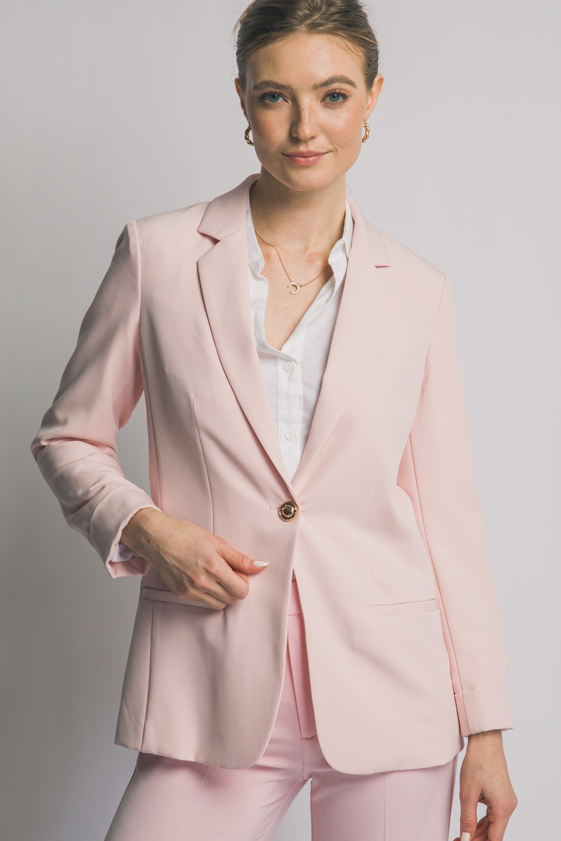 SINGLE BUTTON FRONT CLOSURE BLAZER
