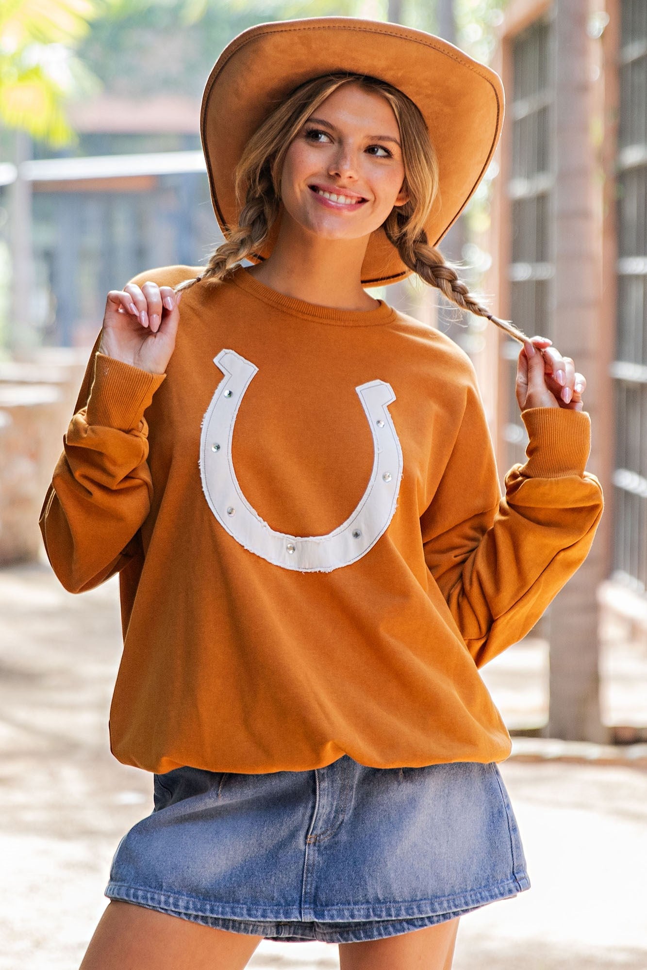 SNOW WASHED HORSESHOE PULLOVER