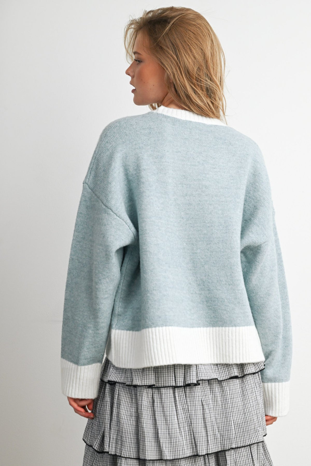 CONZY CONTRAST TRIM SWEATER TOP