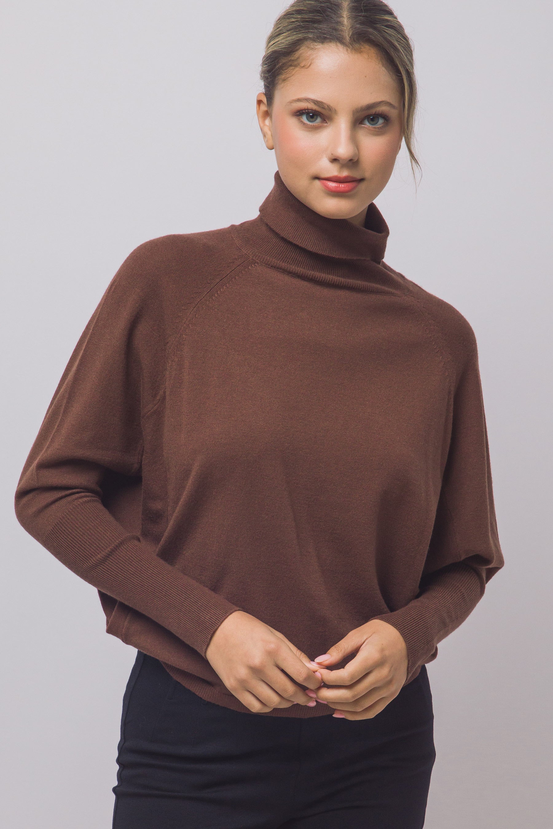 TURTLENECK BATWING SWEATSHIRT