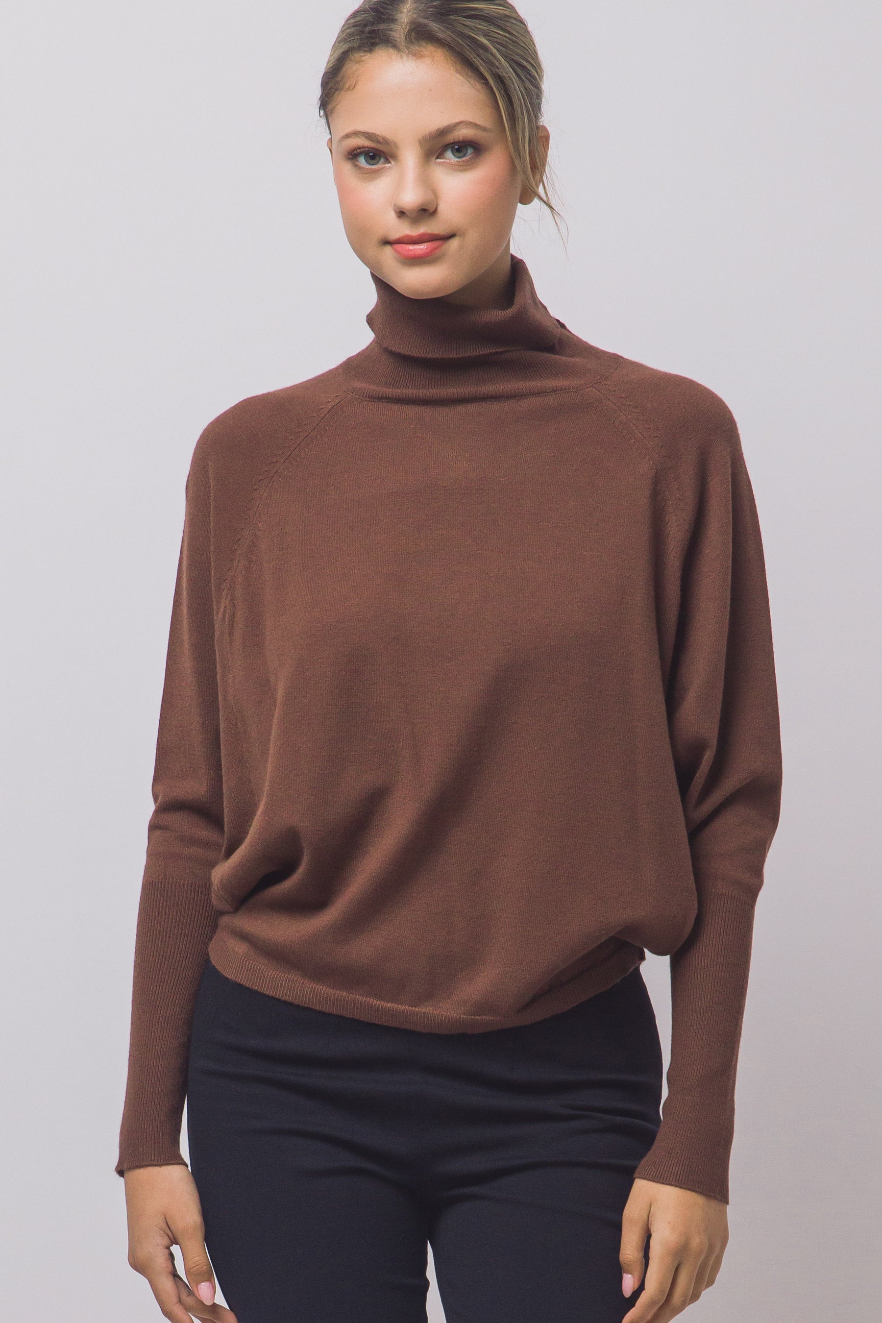 TURTLENECK BATWING SWEATSHIRT