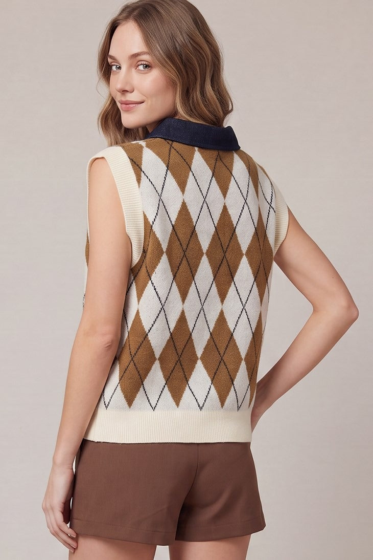 CONTRAST POLO COLLAR ARGYLE SWEATER