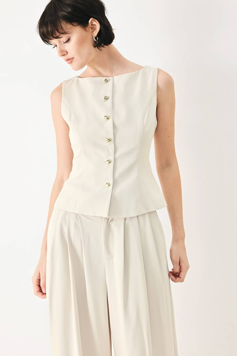 SOLID WOVEN BUTTON DOWN VEST