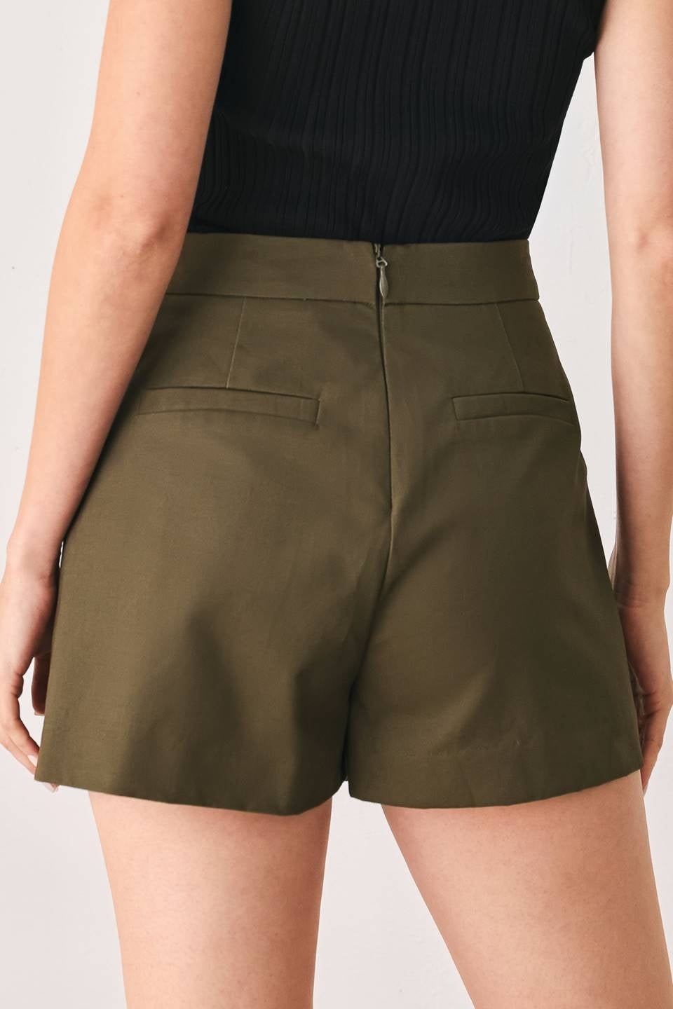 SOLID WOVEN SKORT