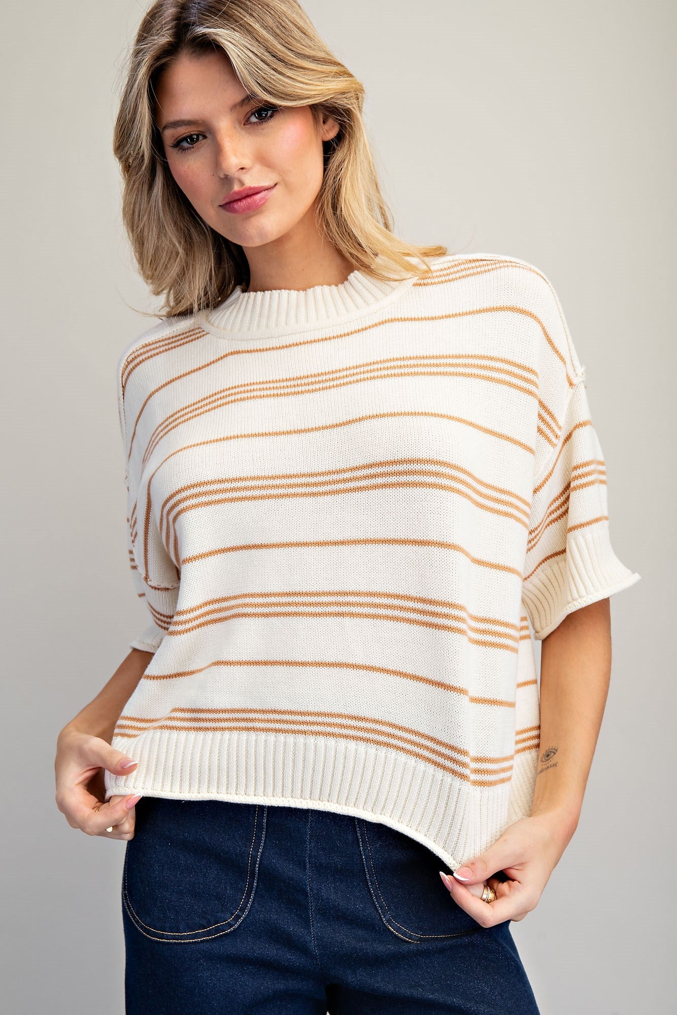 STRIPED SHORT SLEEVE RIBBED SWEATER TOP