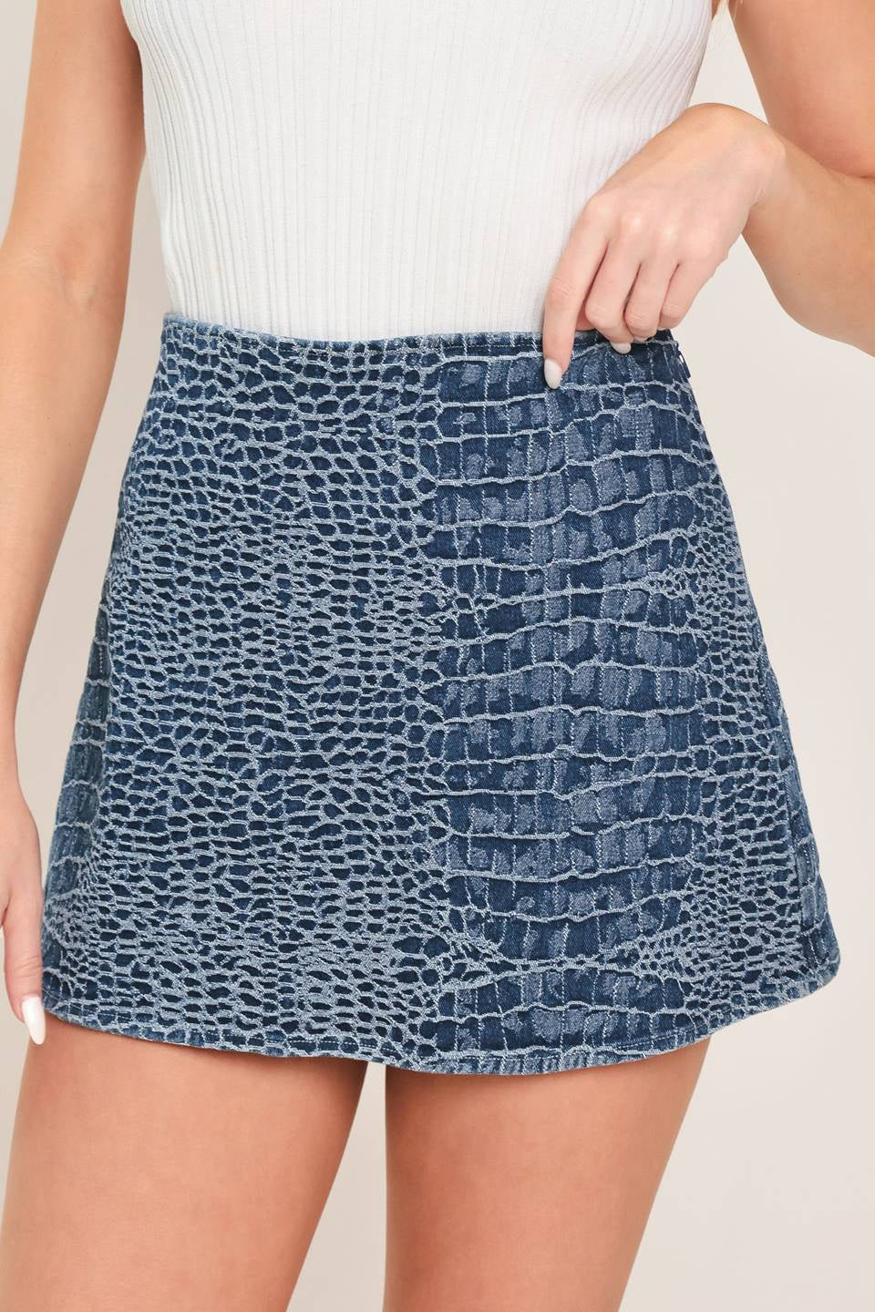 TEXTURED DENIM SKORT