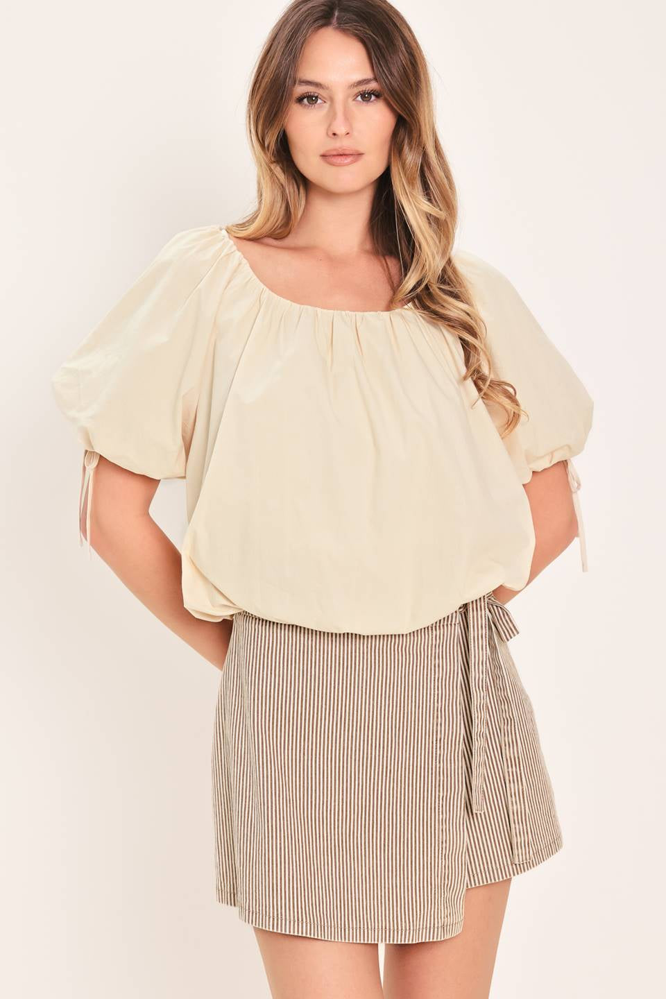 SOLID WOVEN PUFF SLEEVE TOP