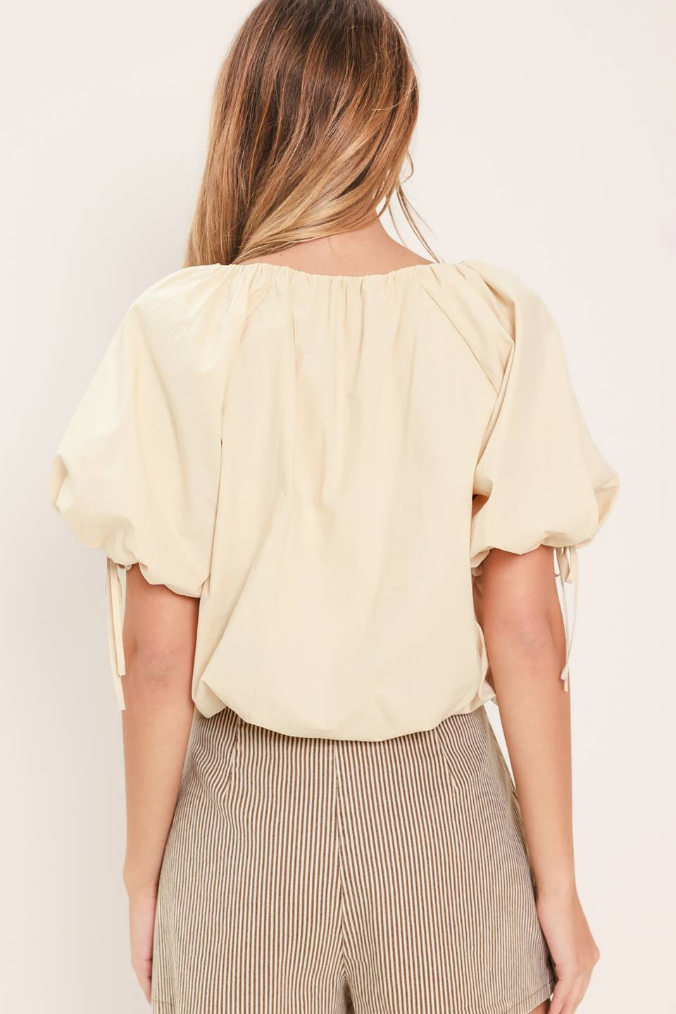 SOLID WOVEN PUFF SLEEVE TOP