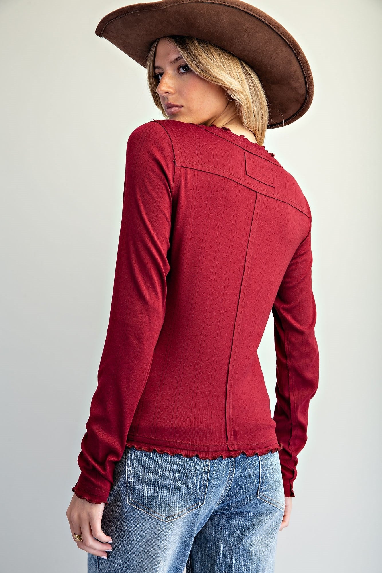 HORSE EMBROIDERED LETTUCE EDGE KNIT TOP