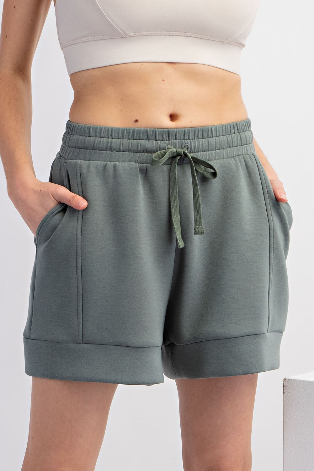 MODAL SOLID SCUBA PLEAT CASUAL SHORTS