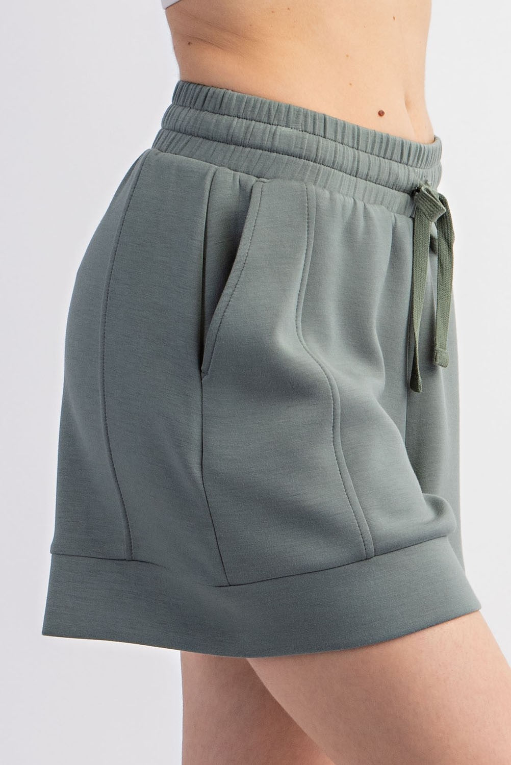 MODAL SOLID SCUBA PLEAT CASUAL SHORTS
