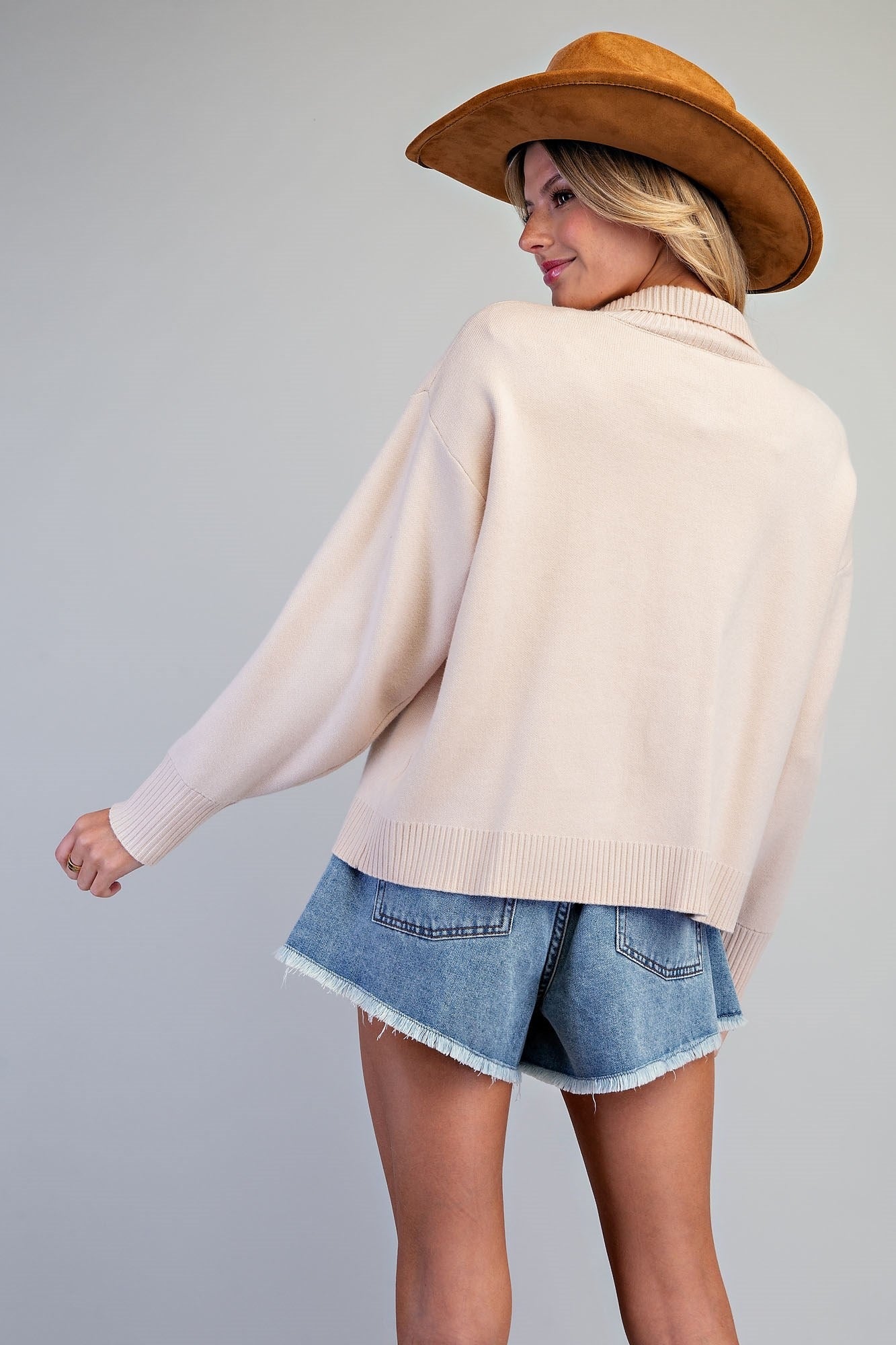 HORSE EMBROIDERED HALF ZIP SWEATER