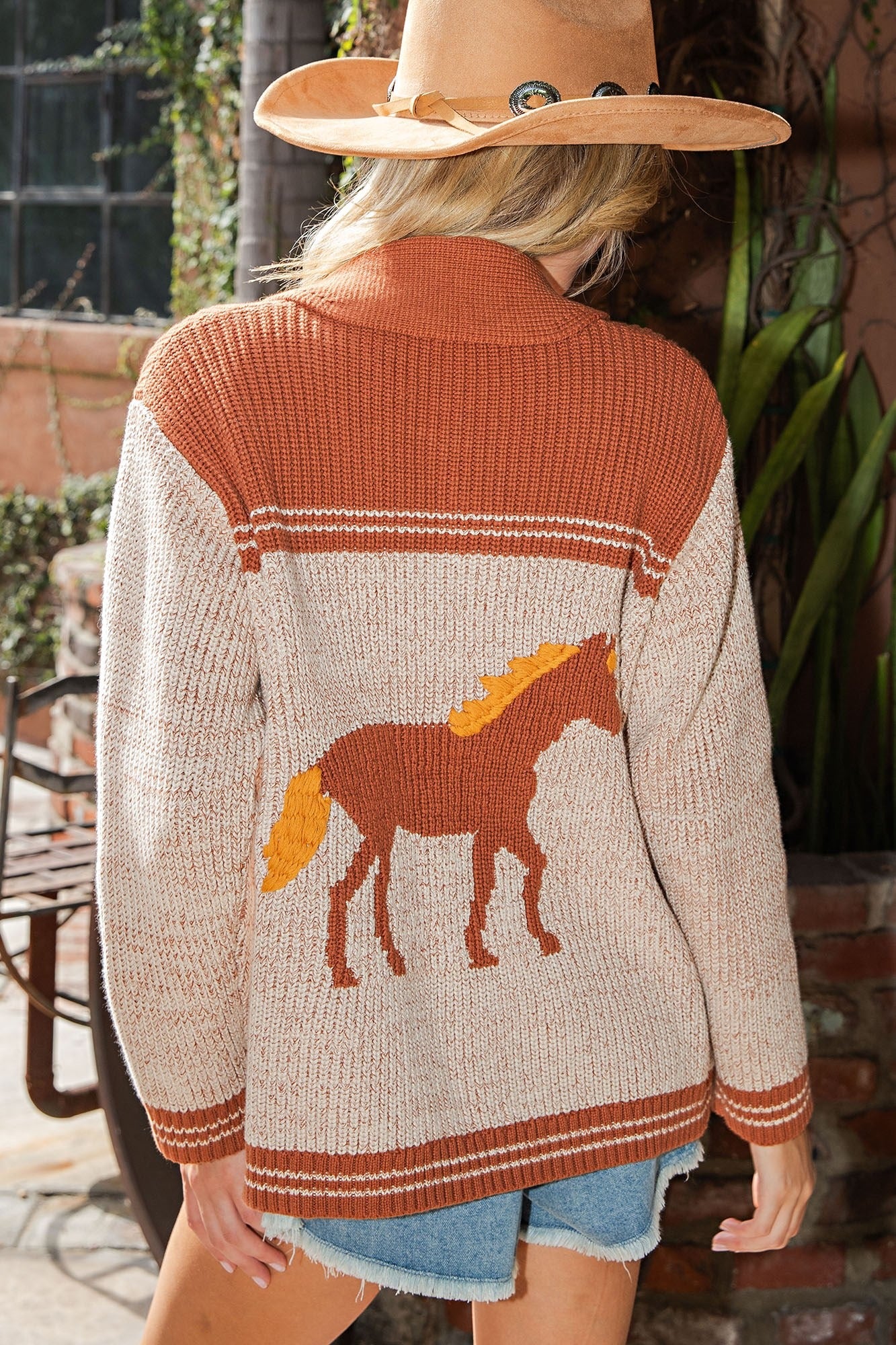 HORSESHOE BUTTON DOWN CARDIGAN