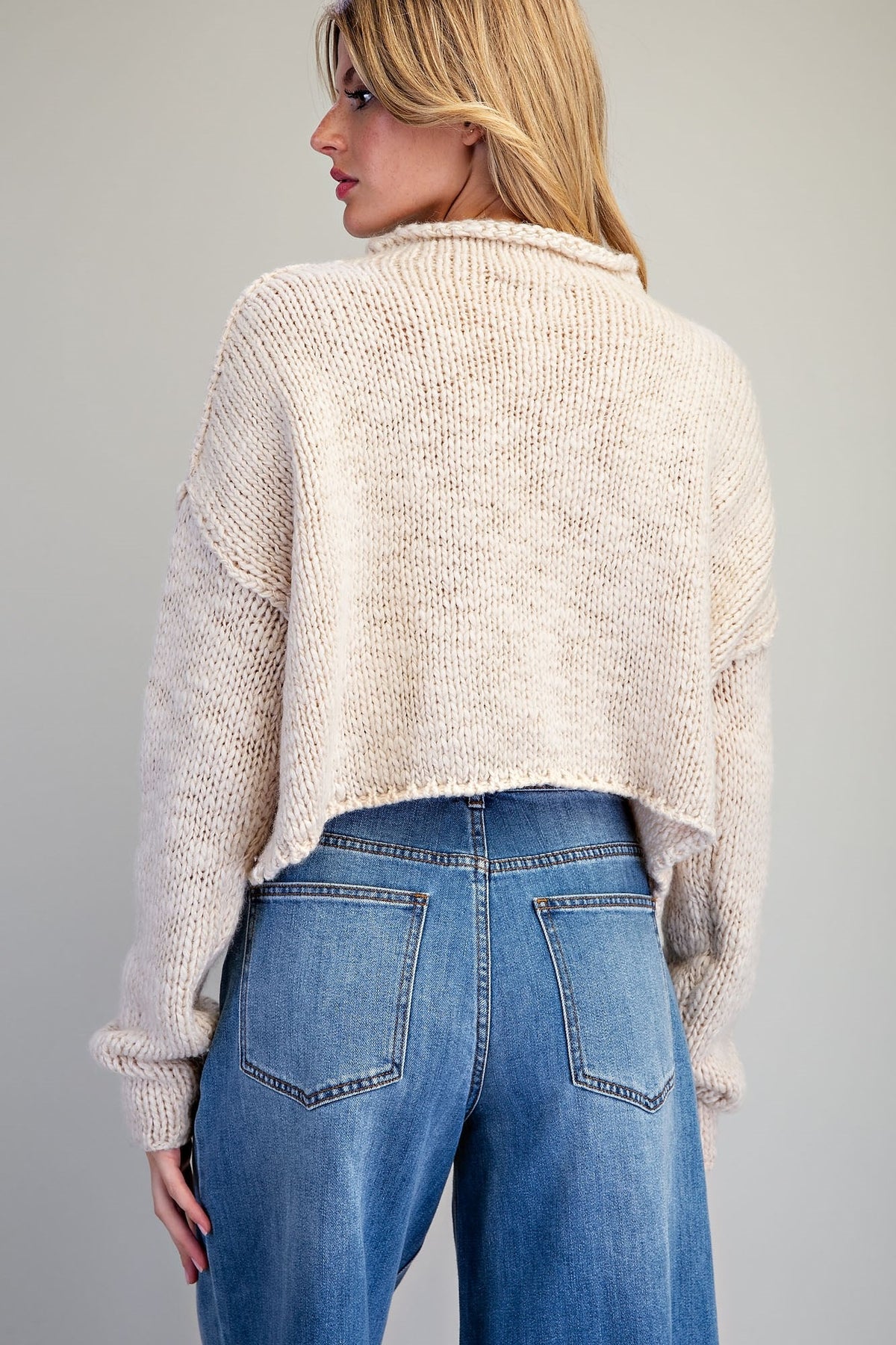 CHUNKY KNIT CROPPED SWEATER