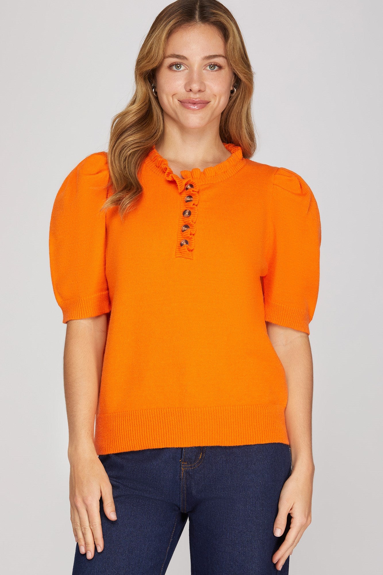 SHORT SLEEVE RUFFLED NECK TOP