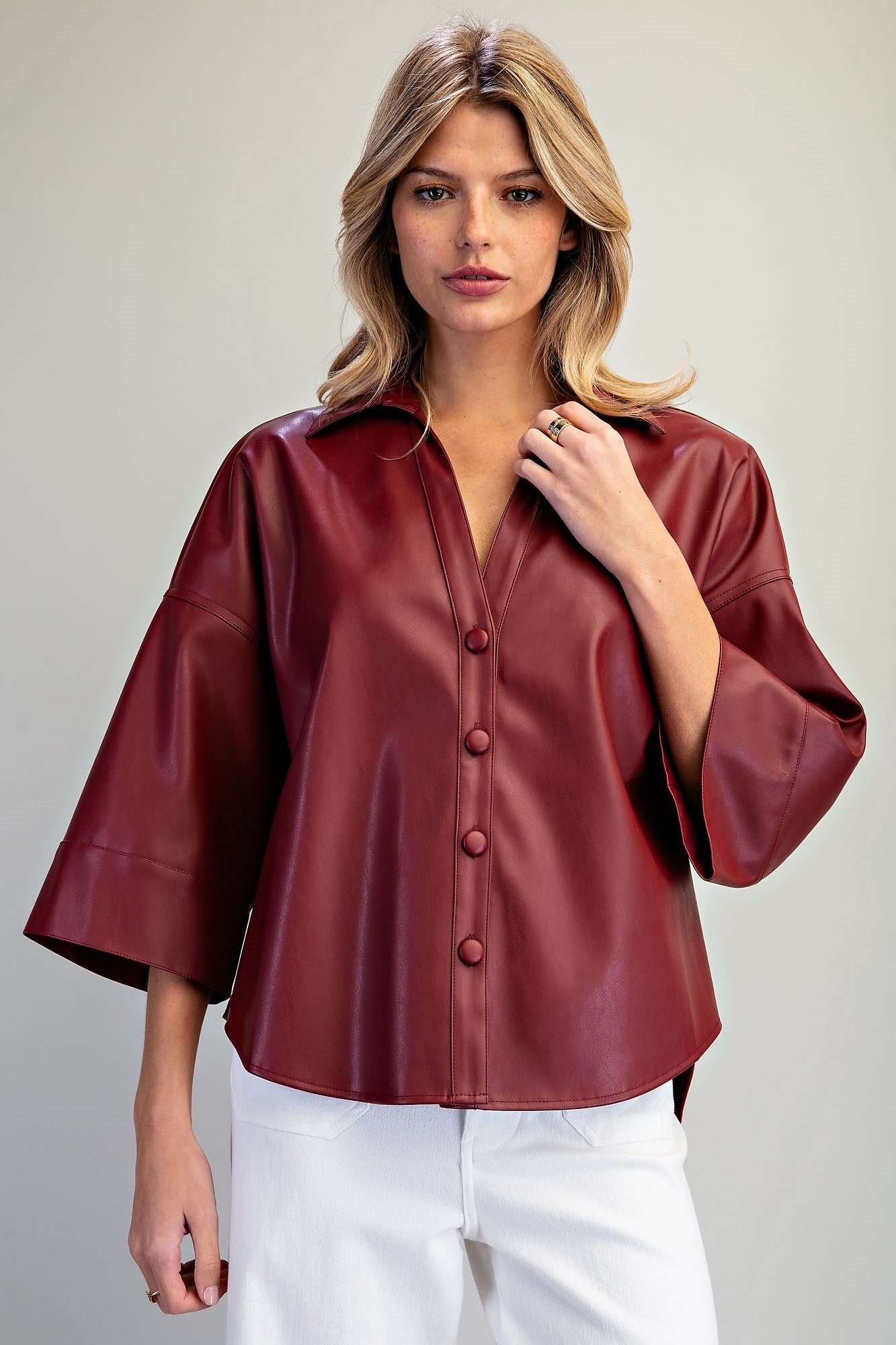 PLEATHER BUTTON DOWN BACK PLEAT TOP
