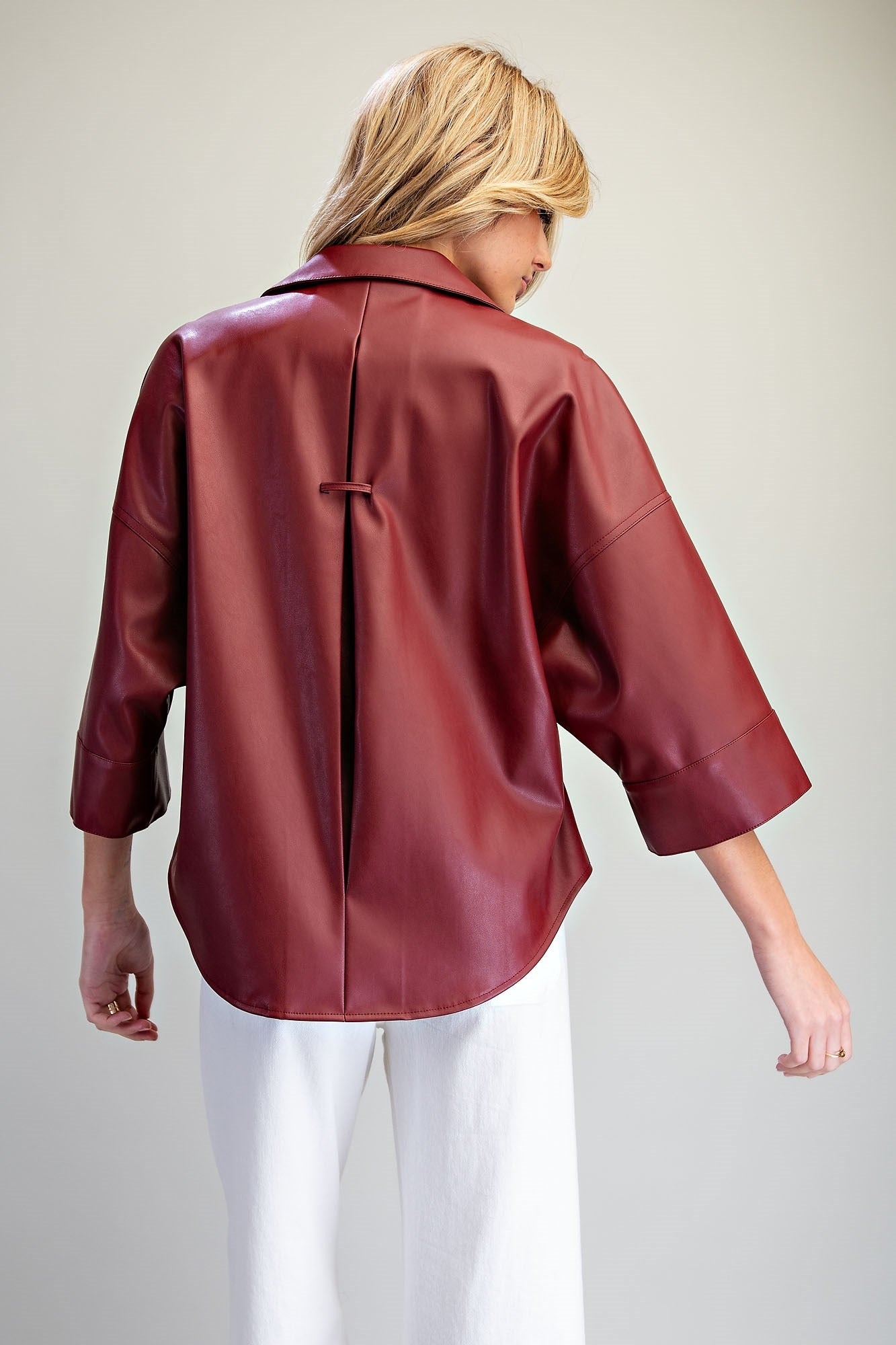 PLEATHER BUTTON DOWN BACK PLEAT TOP
