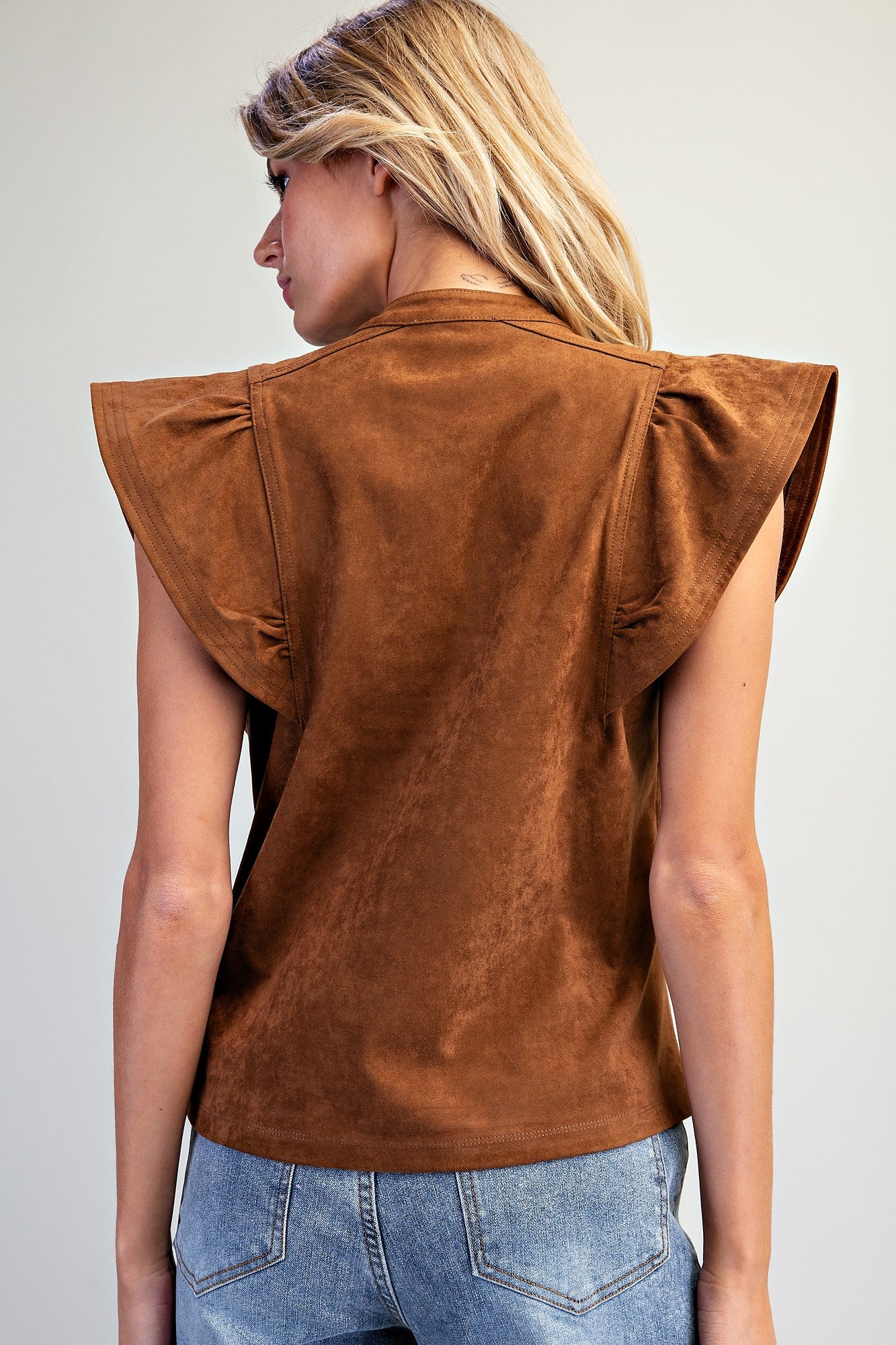 SPLIT NECK FLUTTER SLEEVE TOP