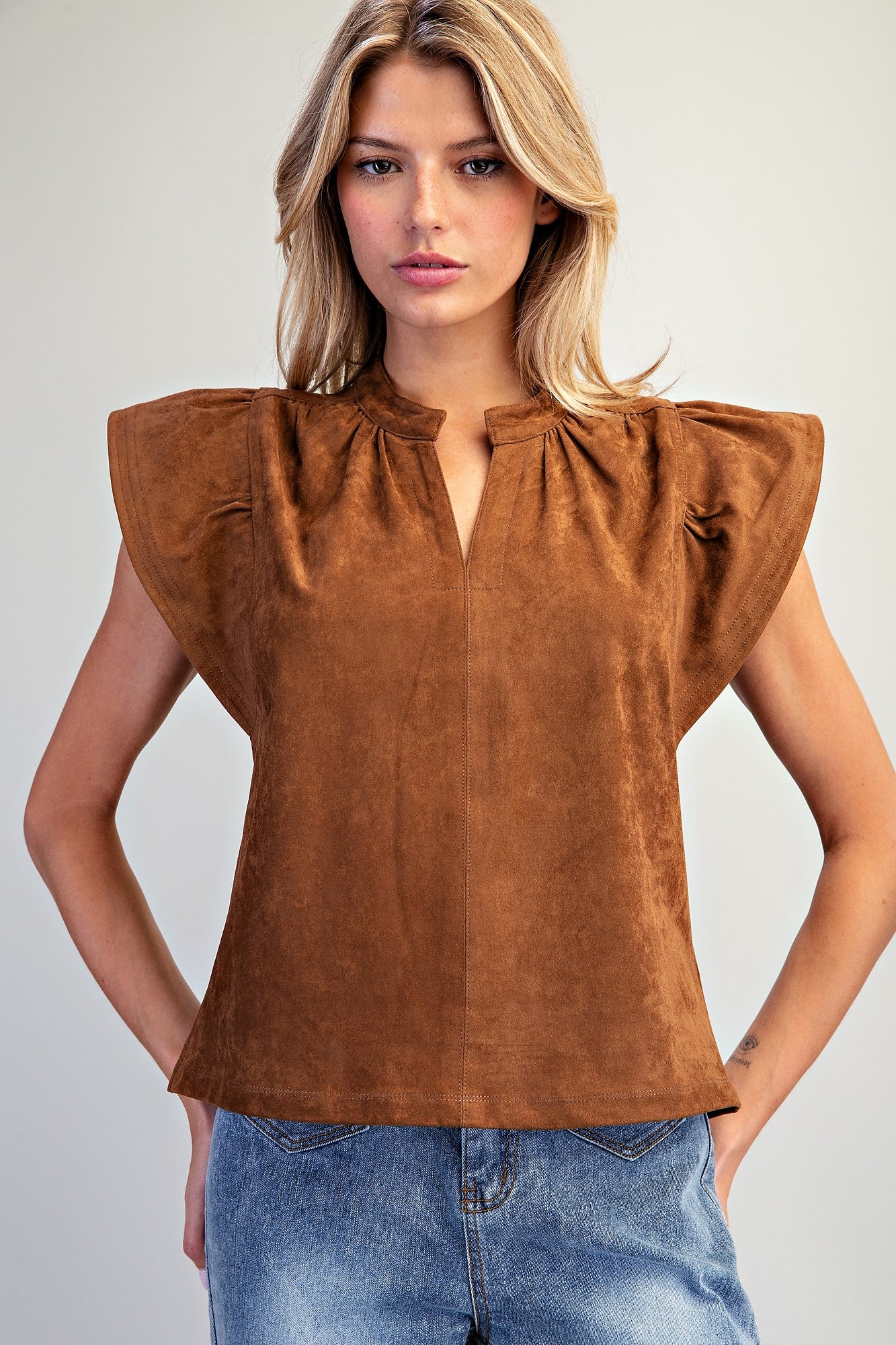 SPLIT NECK FLUTTER SLEEVE TOP