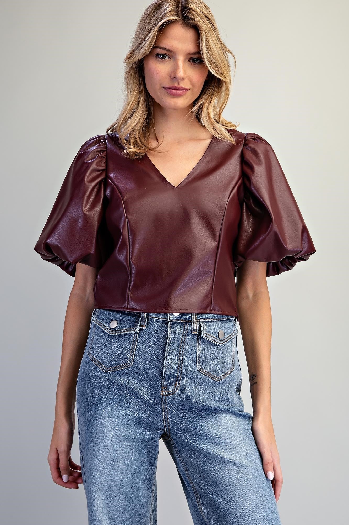 PLEATHER V NECK PUFF SLEEVE TOP