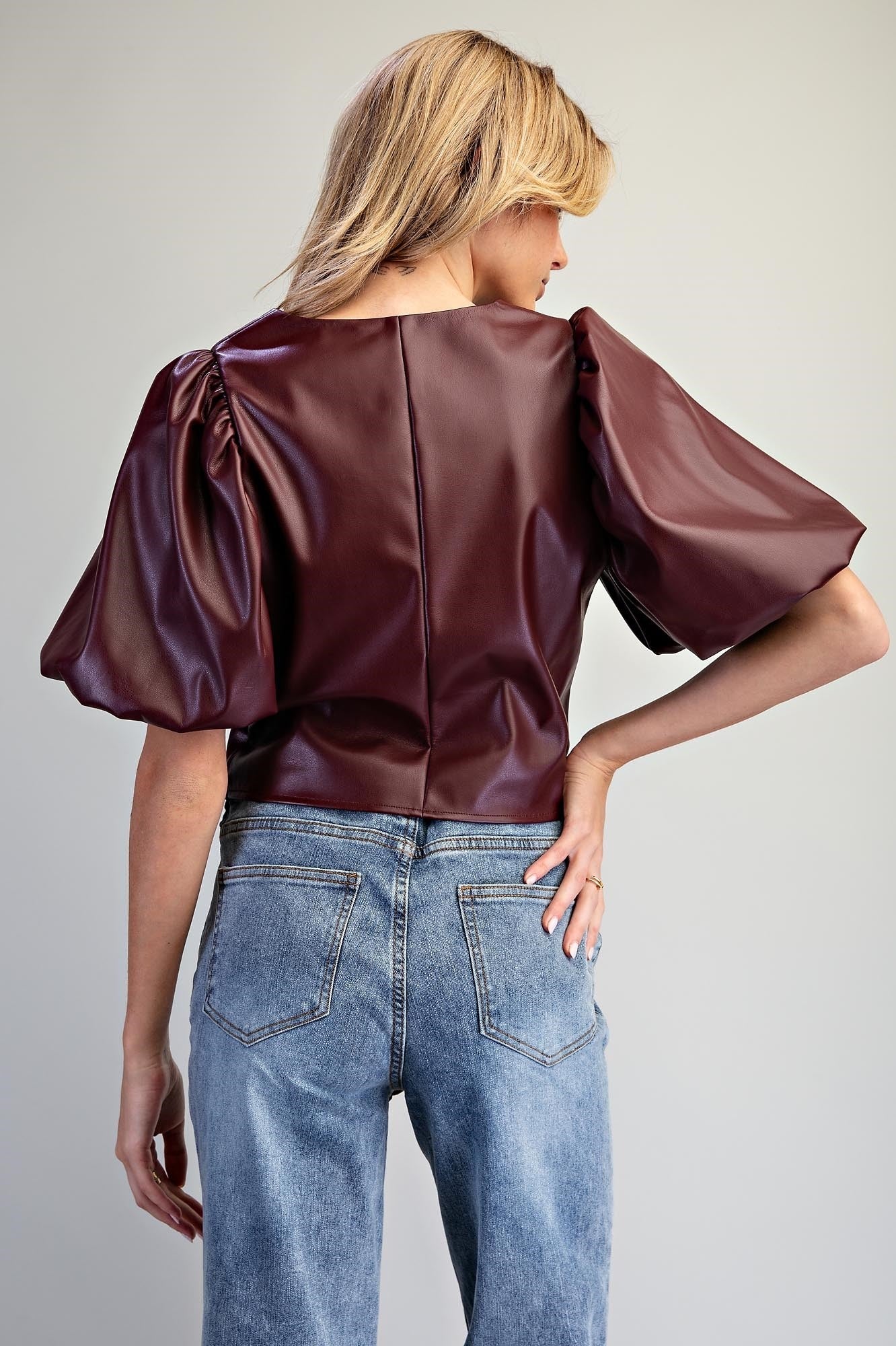 PLEATHER V NECK PUFF SLEEVE TOP