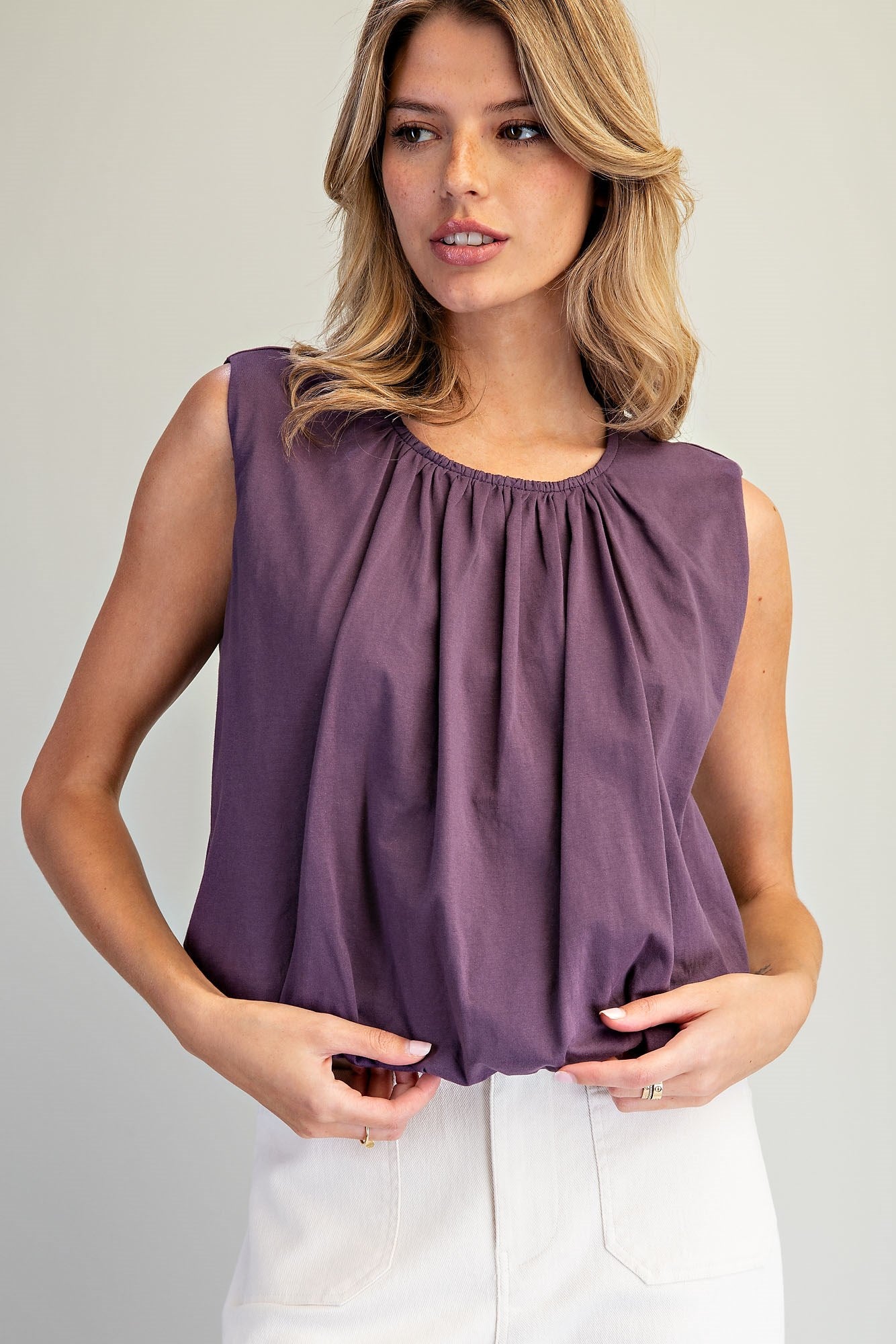 GATHERED NECK BUBBLE HEM SOLID TOP