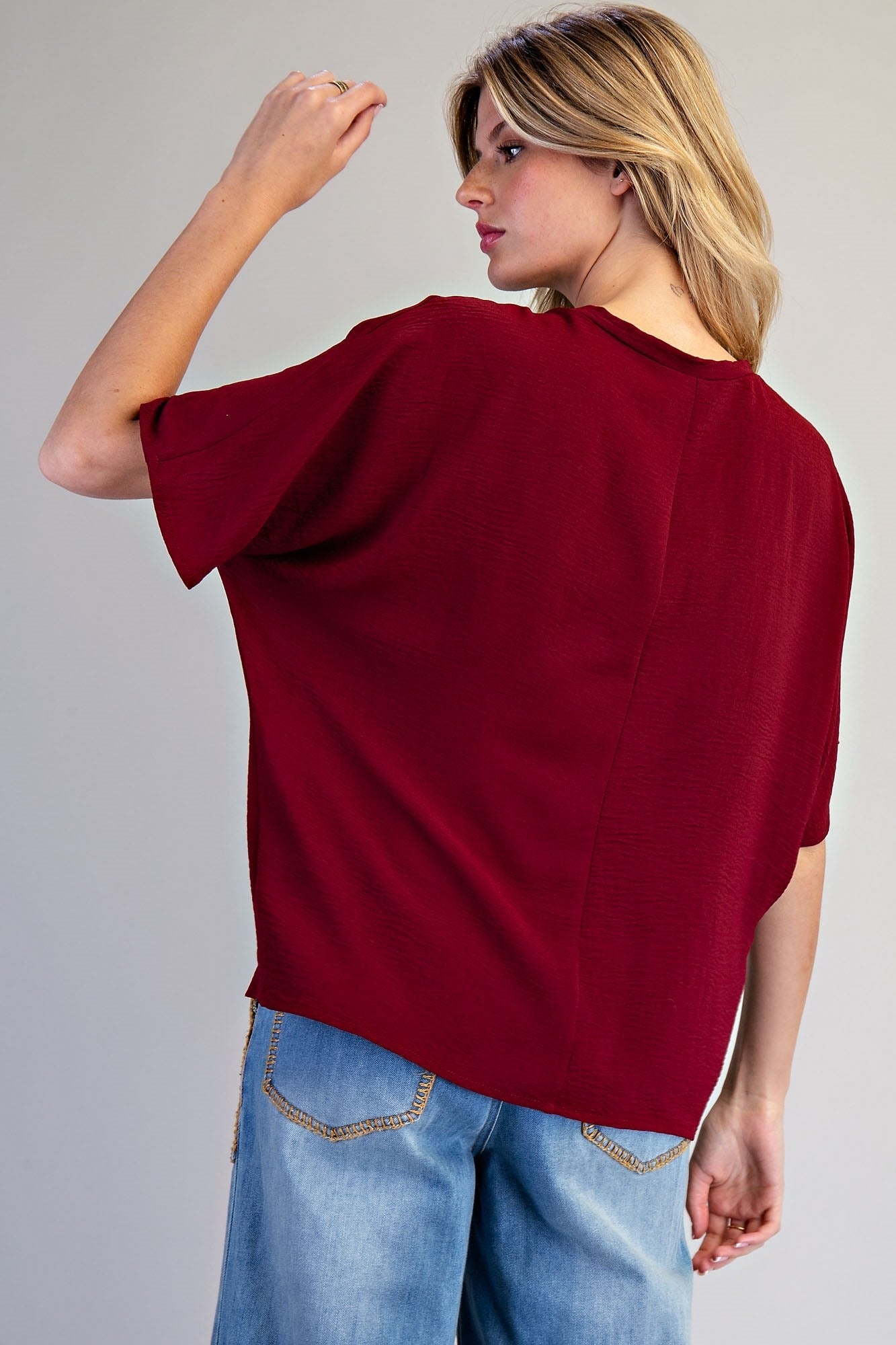 SOLID WOVEN V NECK CHEST POCKET TOP